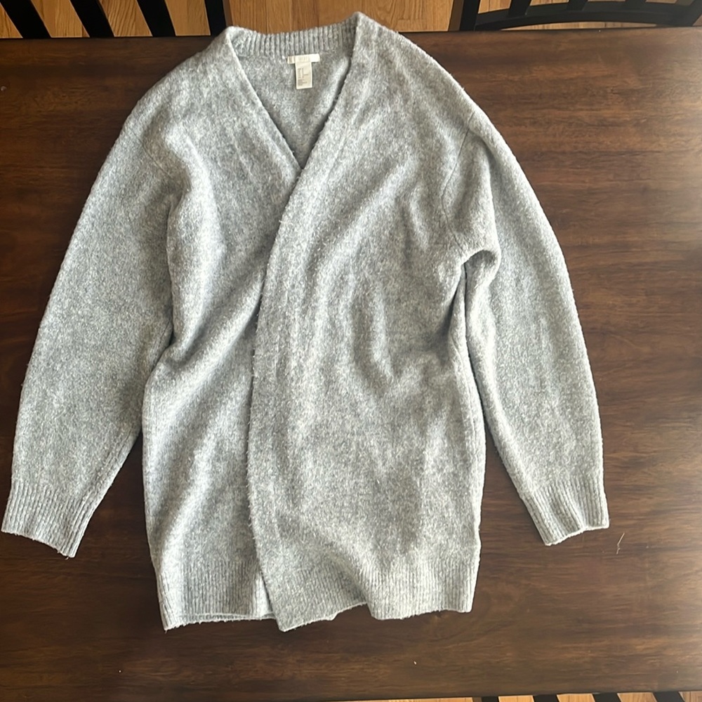 A women’s medium heather grey cardigan from H&M.